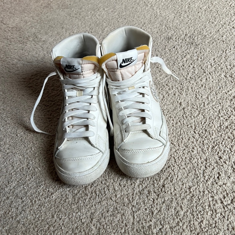 WMNS NIKE BLAZER MID '77 SE LEOPARD SWOOSH SAIL LEMON TWIST
US size 8